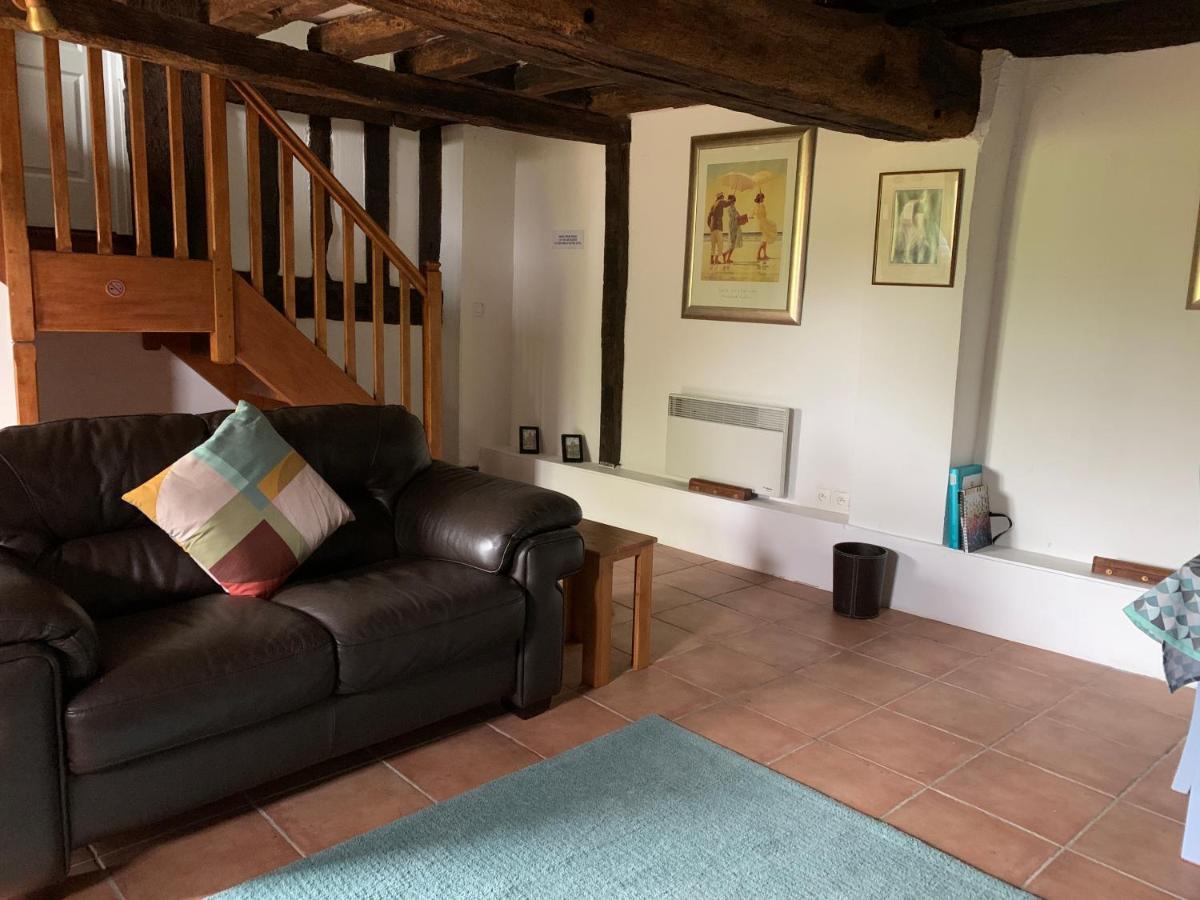 Le Bas Chesnay Chambres D'Hotes Domfront en Poiraie Extérieur photo