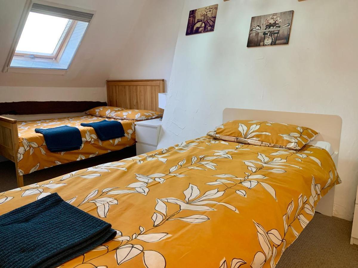Le Bas Chesnay Chambres D'Hotes Domfront en Poiraie Extérieur photo