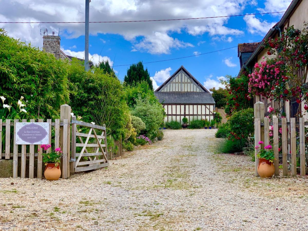 Le Bas Chesnay Chambres D'Hotes Domfront en Poiraie Extérieur photo