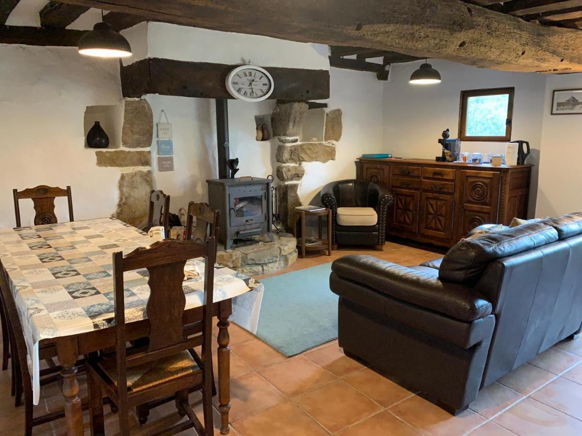 Le Bas Chesnay Chambres D'Hotes Domfront en Poiraie Extérieur photo
